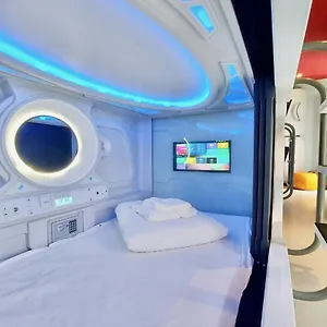 https://atypicap-capsule-hostel.tenerifehoteles.net
