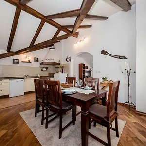 https://apartmani-godinic.primorje-gorskikotar.com